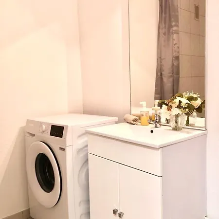 7'4 - Proche Frontiere De Bale Apartman *